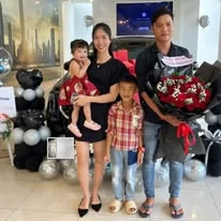 Kia Đồng Tháp - Khách hàng tham khảo xe thực tế tại Cao Lãnh.