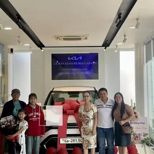 Kia Đồng Tháp - Hoạt động giới thiệu xe và tư vấn trực tiếp.